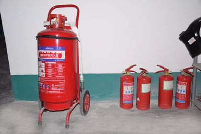 【金正物業】檢修社區配電設備保冬季用電正常